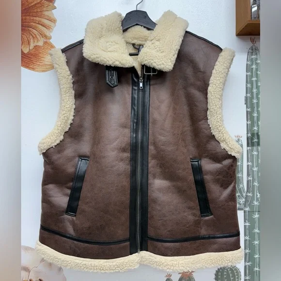 DIVIDED Faux Leather Sherpa Vest - Picture 8 of 13